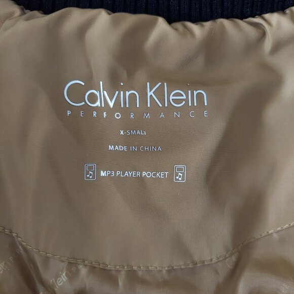 Calvin Klein vest. Size XS. Polyester body , lining and fill. - Picture 3 of 4